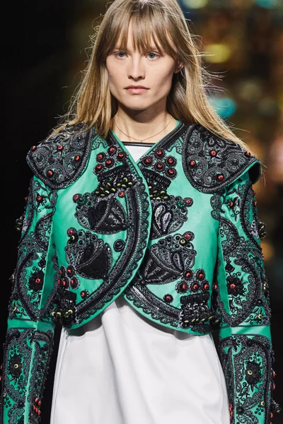 Look 144